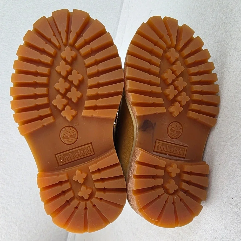 Timberland 6 Inch Premium Waterproof Boots Kids Size 4 Wheat Nubuck 12809